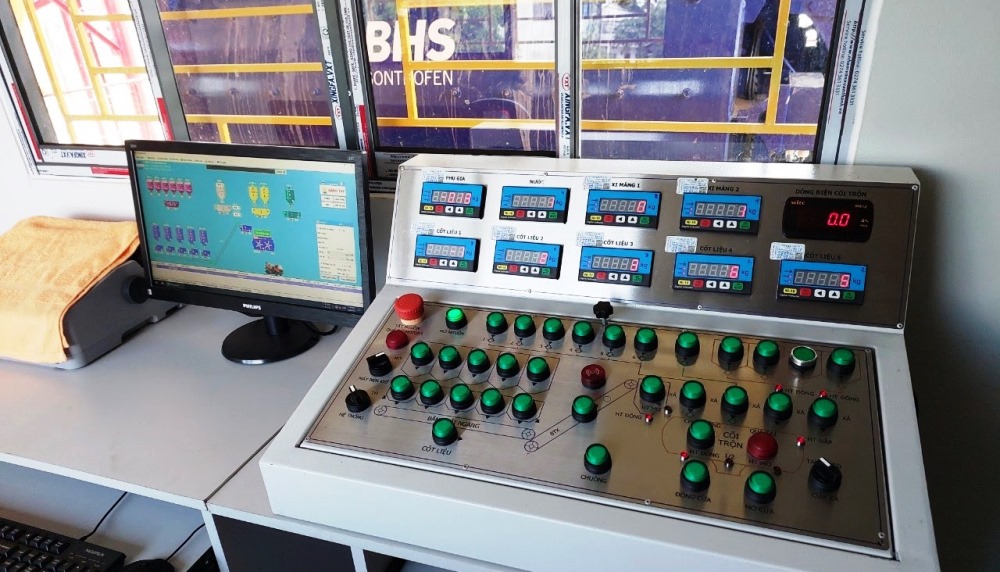 Phần mềm và tủ điều khiển tại cabin trạm trộn